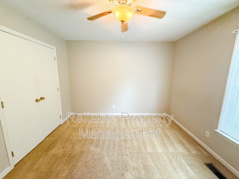 Building Photo - 1606 Cranston Rd