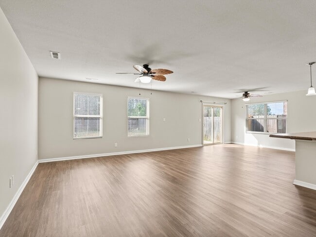 Building Photo - 208 Sedgewick Dr