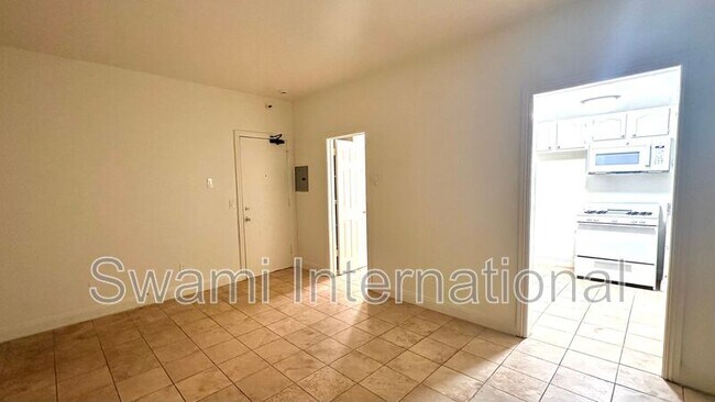 Building Photo - 1131 S Beacon St