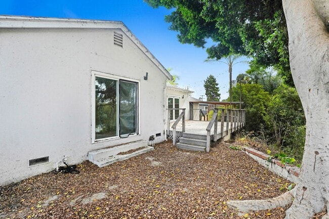 Building Photo - 6465 Ivarene Ave