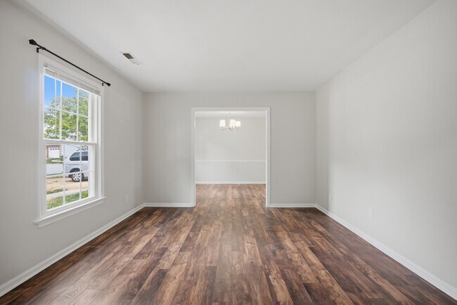 Building Photo - 2252 Newstead Dr