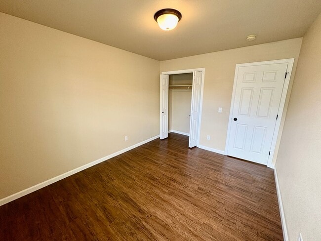 Building Photo - Beautiful 3 bedroom 2 bathroom home locate...