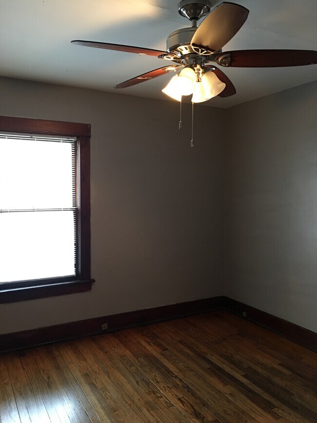Building Photo - 122 N 35th St