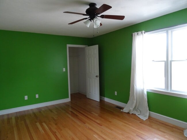 Building Photo - Modern 2Br-1.5Ba Townhouse in East Weymouth