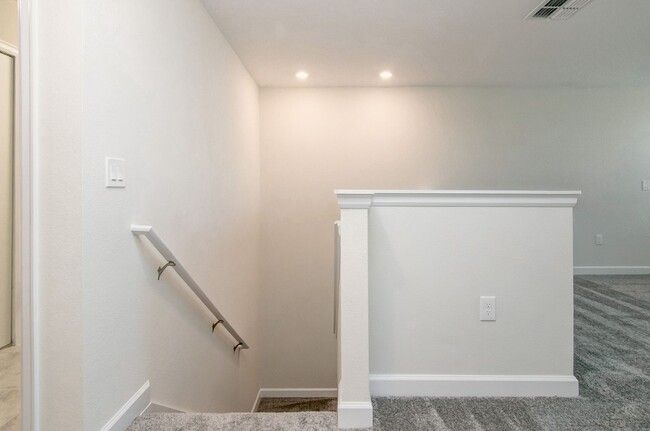 Building Photo - Lovely 5bd/3.5bath FOR RENT in highly soug...