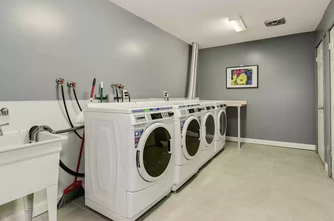 Laundry Room - 10750 Rockford Rd