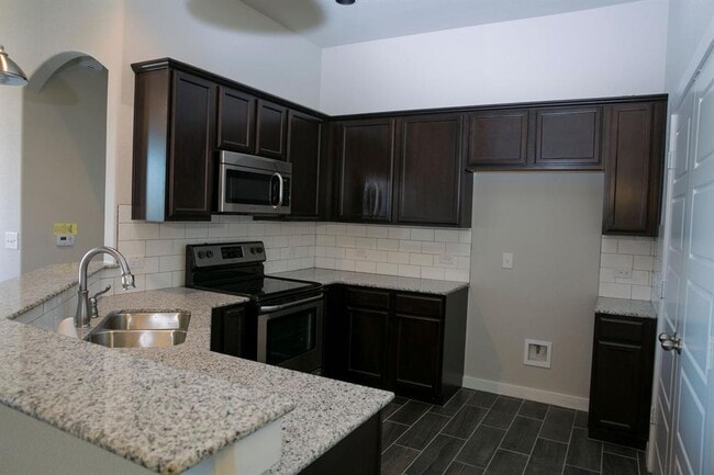 Building Photo - 223 Hidden Springs Dr