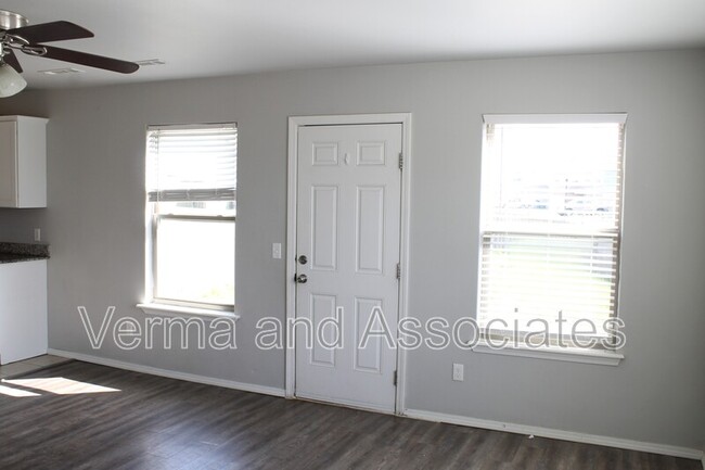 Building Photo - 5007 SW Fieldstone Blvd
