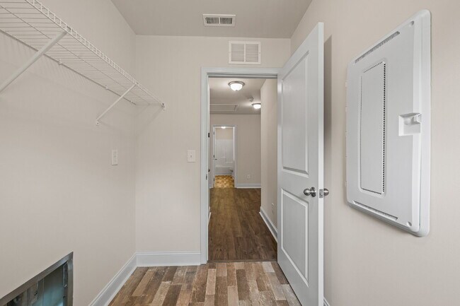 Building Photo - Spacious 4-Bedroom Retreat with 2.5 Baths ...