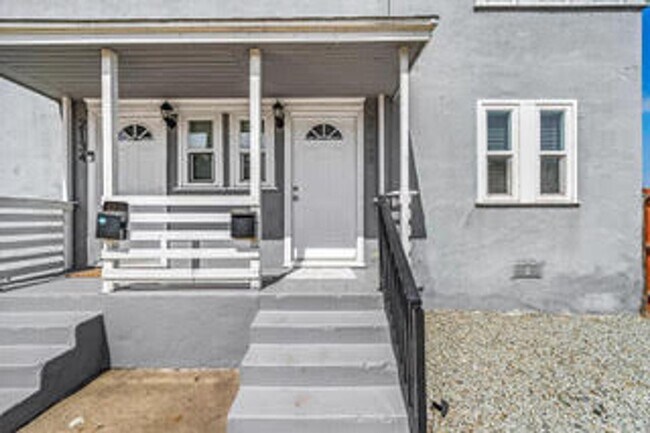 Building Photo - 2134 Drescher St