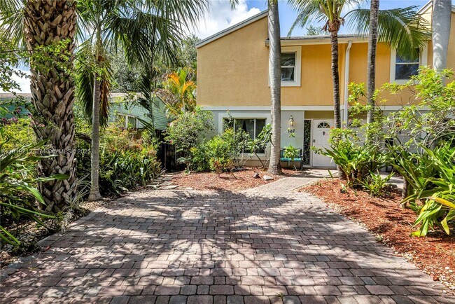 Building Photo - 307 SW 11th Ct
