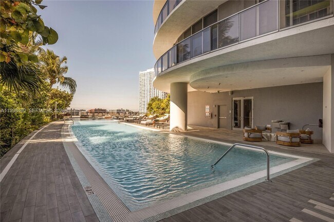 Building Photo - 488 NE 18th St