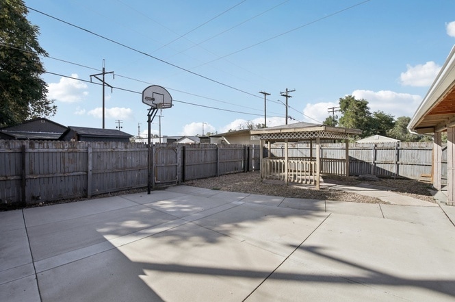 Building Photo - 4161 Milwaukee St