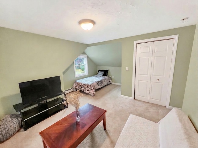 Building Photo - Beautiful House Available in Wakefield MA!