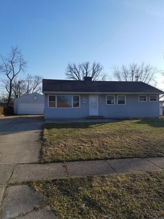 Primary Photo - Make yourself at home in this clean 3-bedr...