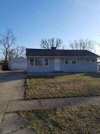 Building Photo - Make yourself at home in this clean 3-bedr...