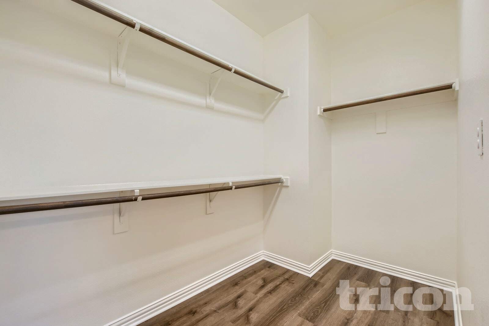 Building Photo - 1990 Timber Oaks Dr