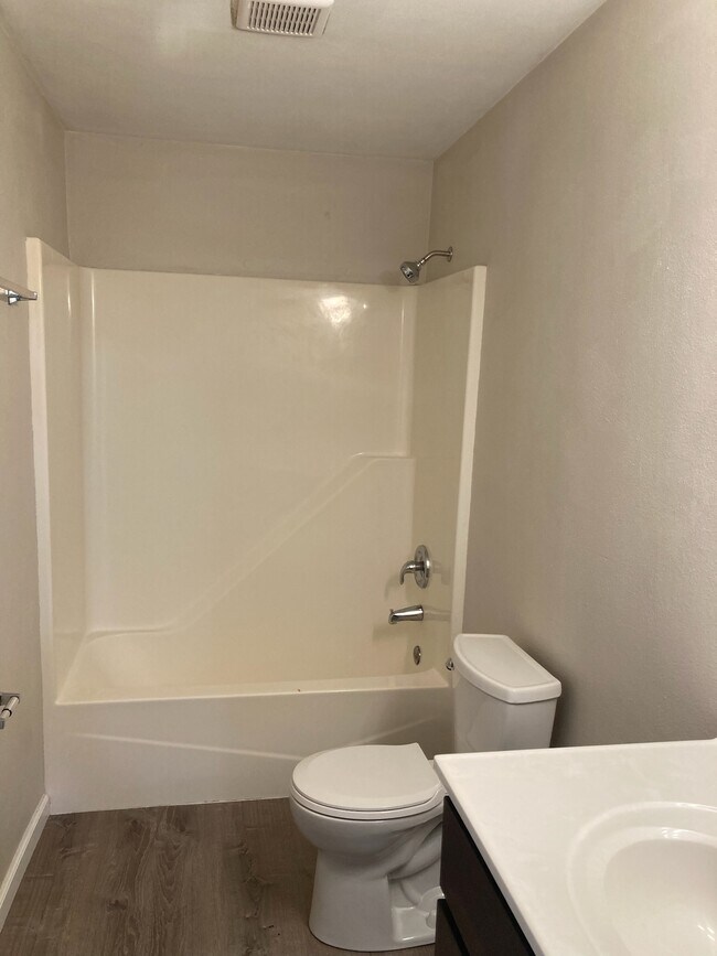 Building Photo - 707 Plankway Dr