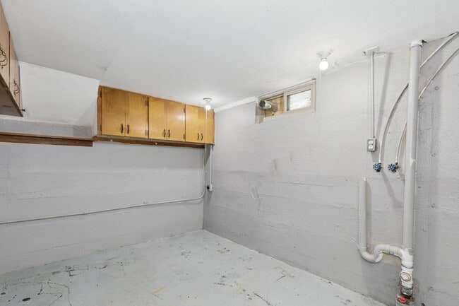 Building Photo - Riverside 4 Bedroom 3 Bathroom