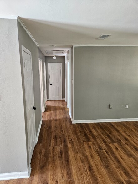 Building Photo - 311 Crestview Ave