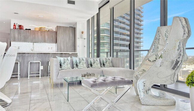 Building Photo - 480 NE 31st St