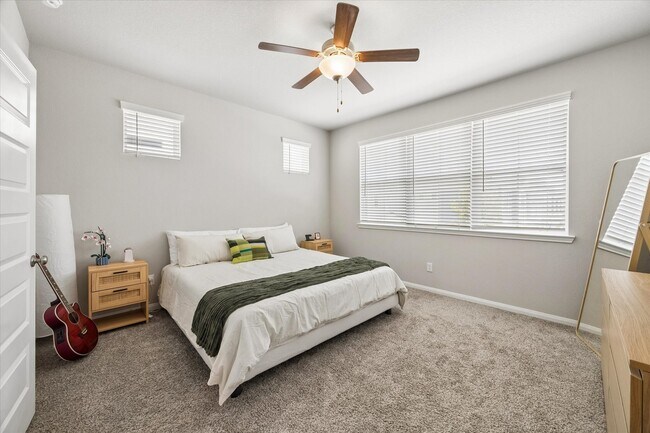 Building Photo - 9808 Rugged Oaks Dr