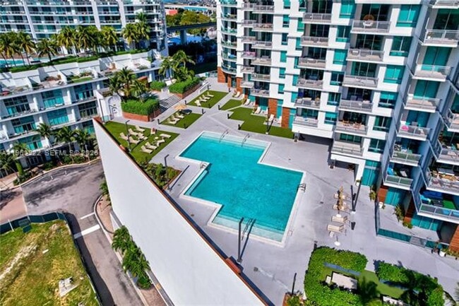 Building Photo - 350 S Miami Ave