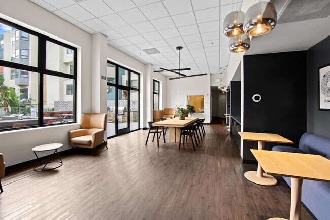 Building Photo - 2000 Post St