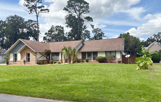 Building Photo - Pool Home in Desired SE Ocala - SPECIAL IN...
