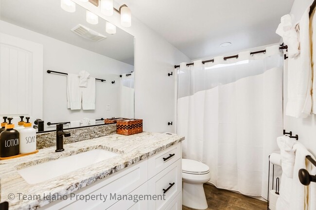 Building Photo - BRAND NEW! Fully furnished and stocked Single Level Home...Easy & Beautiful Living with a stunnin...