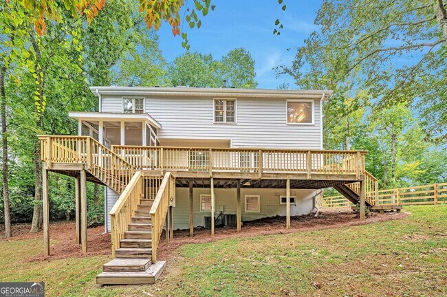 Building Photo - 173 W Lake Dr