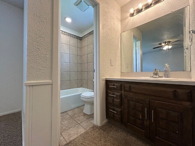 Building Photo - Charming 3-Bedroom Lubbock Home with Cozy ...