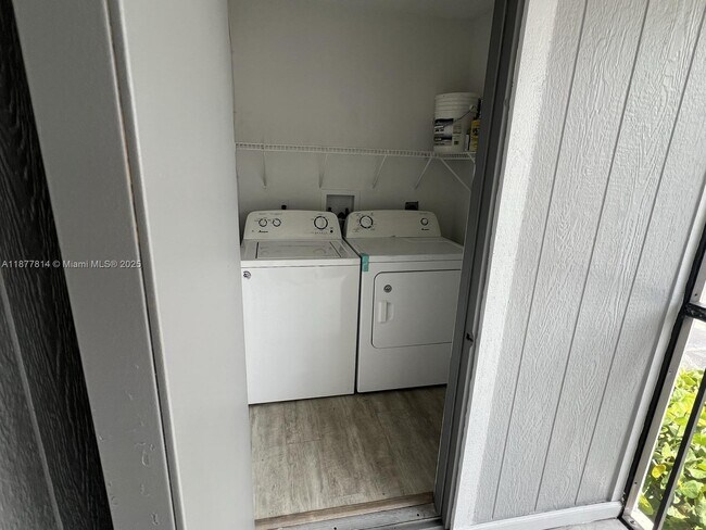 Building Photo - 9731 Hammocks Blvd