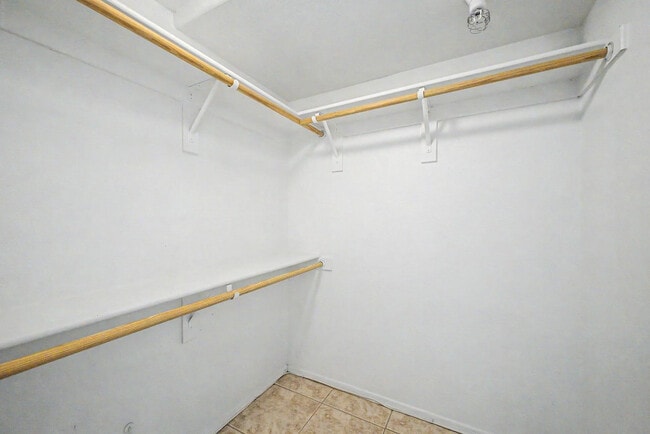 Building Photo - 16825 N 14th St