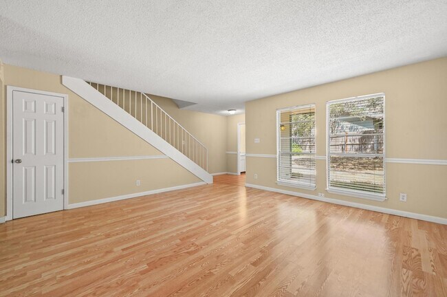 Building Photo - 807 Castle Ridge Rd