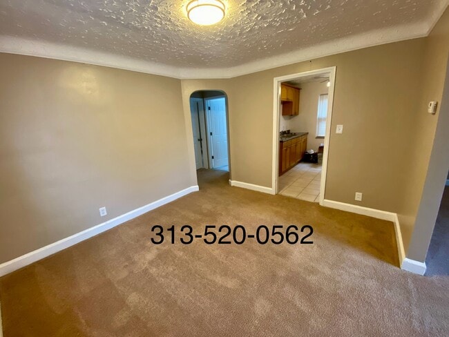 Building Photo - 15881 Manor