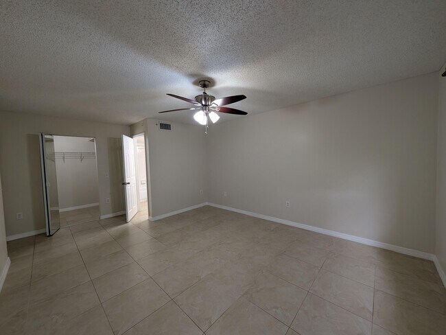 Building Photo - 5011 Wiles Rd