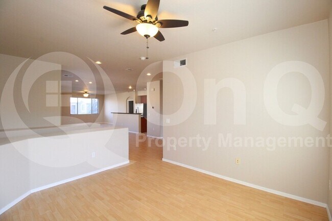 Building Photo - 705 W Queen Creek Rd