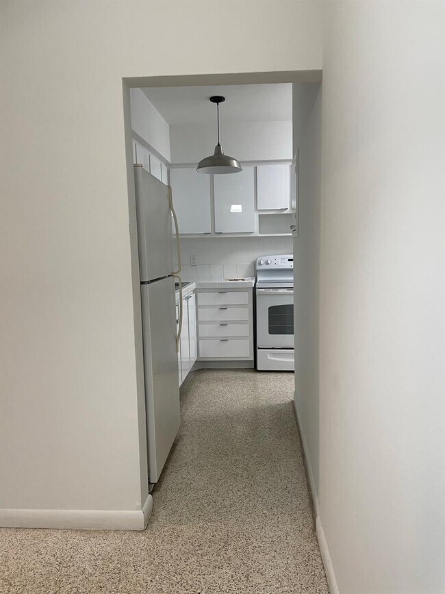 Building Photo - 2656 SW 28th Ct