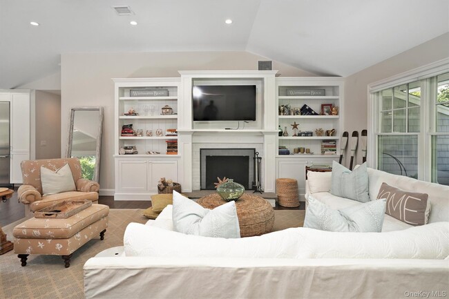 Building Photo - 32 White Oak Ln