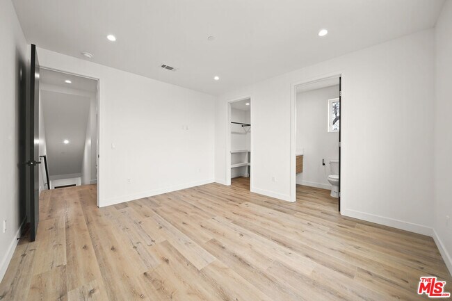 Building Photo - 1520 Magnolia Ave