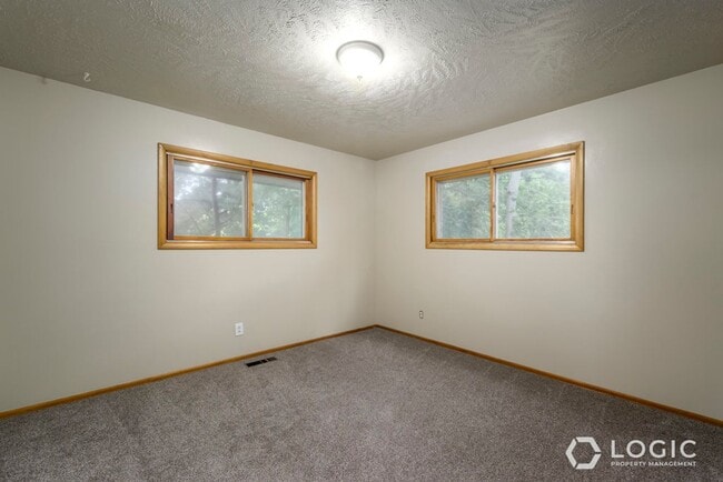 Building Photo - Beautiful Home in South Ogden!