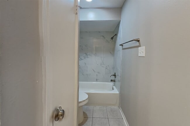 Building Photo - 17918 Seven Pines Dr