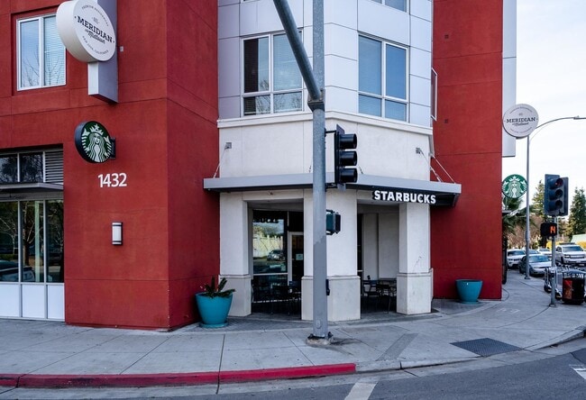 Building Photo - Beautiful & Spacious 3bd Condo With Great ...