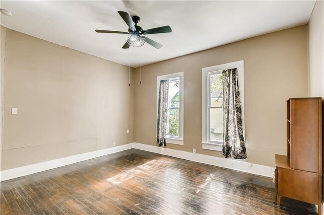 Building Photo - 1319 Davis St