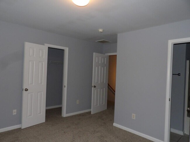 Building Photo - 4128 Horseshoe Rd N