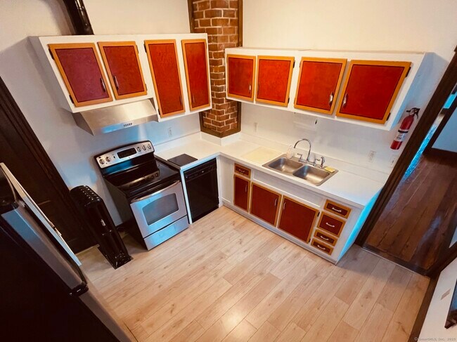 Building Photo - 39 Pearl St