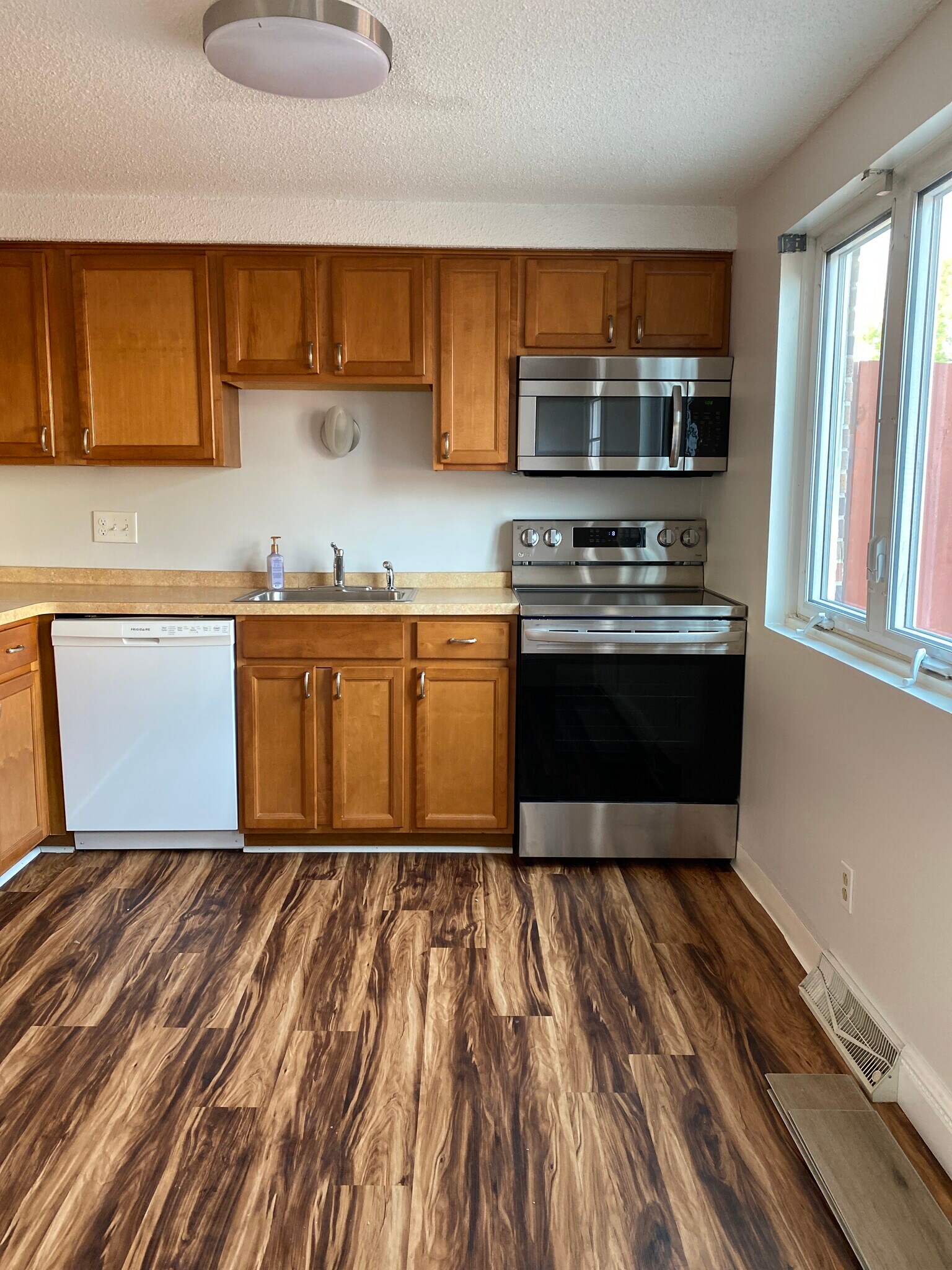 Building Photo - 17 Stoneledge Ct