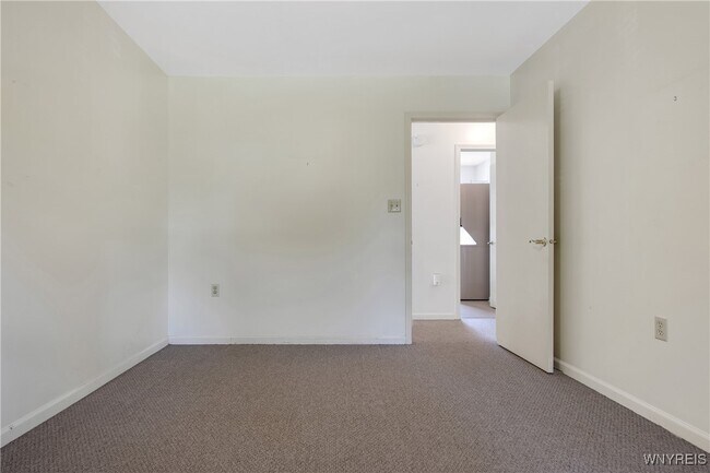 Building Photo - 433 Linwood Ave