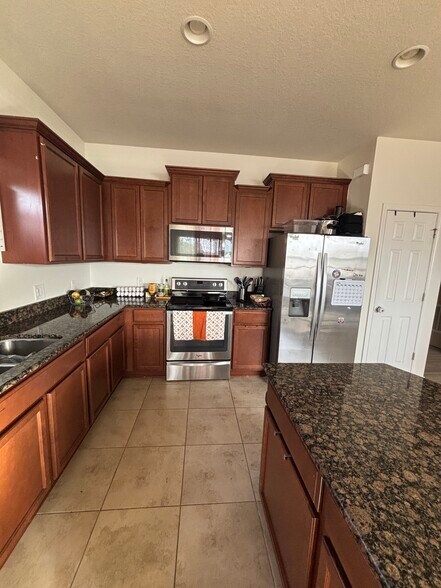 Building Photo - 687 Petal Mist Ln